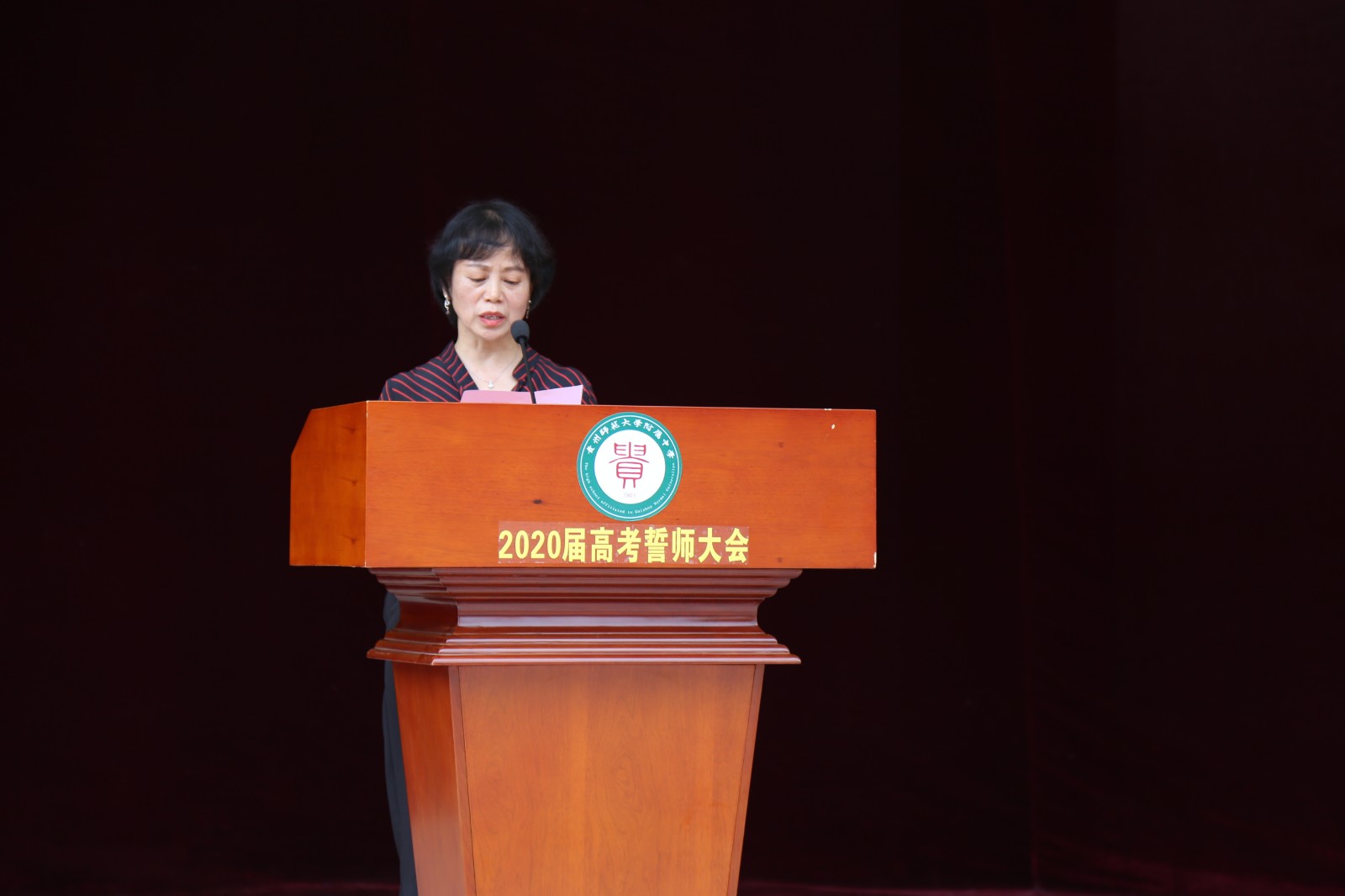 教师代表黄敏发言（第六段后）.JPG