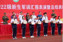 初心如磐历艰苦，挥洒激情展雄风ror体育师范大学附属中学高一军训圆满结束(2)500.png