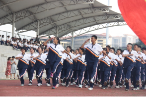 初心如磐历艰苦，挥洒激情展雄风ror体育师范大学附属中学高一军训圆满结束(2)1199.png