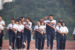 初心如磐历艰苦，挥洒激情展雄风ror体育师范大学附属中学高一军训圆满结束(2)1328.png