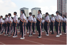 初心如磐历艰苦，挥洒激情展雄风ror体育师范大学附属中学高一军训圆满结束(2)1338.png