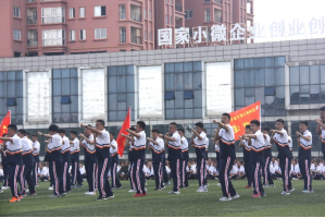 初心如磐历艰苦，挥洒激情展雄风ror体育师范大学附属中学高一军训圆满结束(2)1356.png